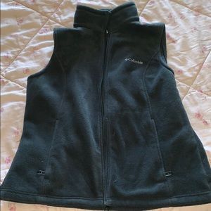 Columbia Women’s black Vest